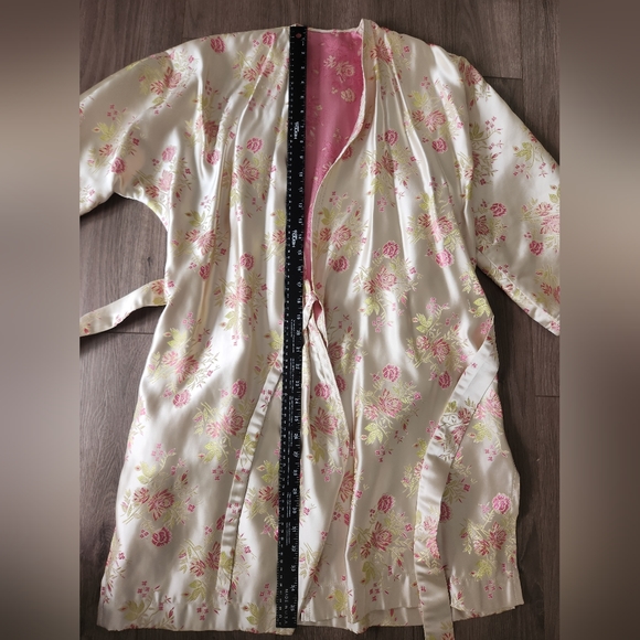 Gorgeous floral print robe - Picture 5 of 8